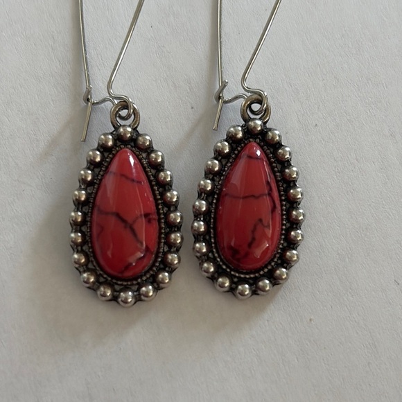 Red black and silver Teardrop Earrings Nwot Vintage design - Picture 3 of 7